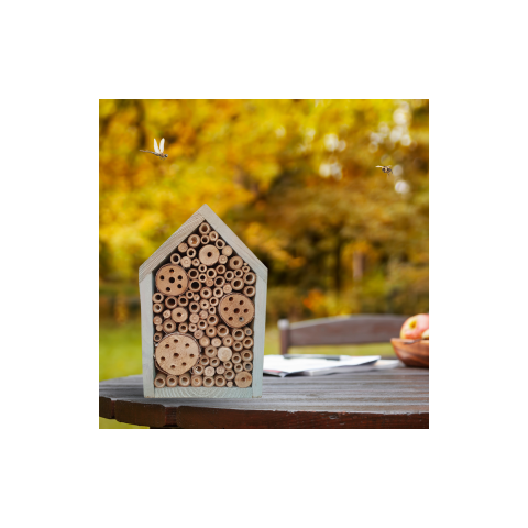 Insektenhotel mit Spitzdach